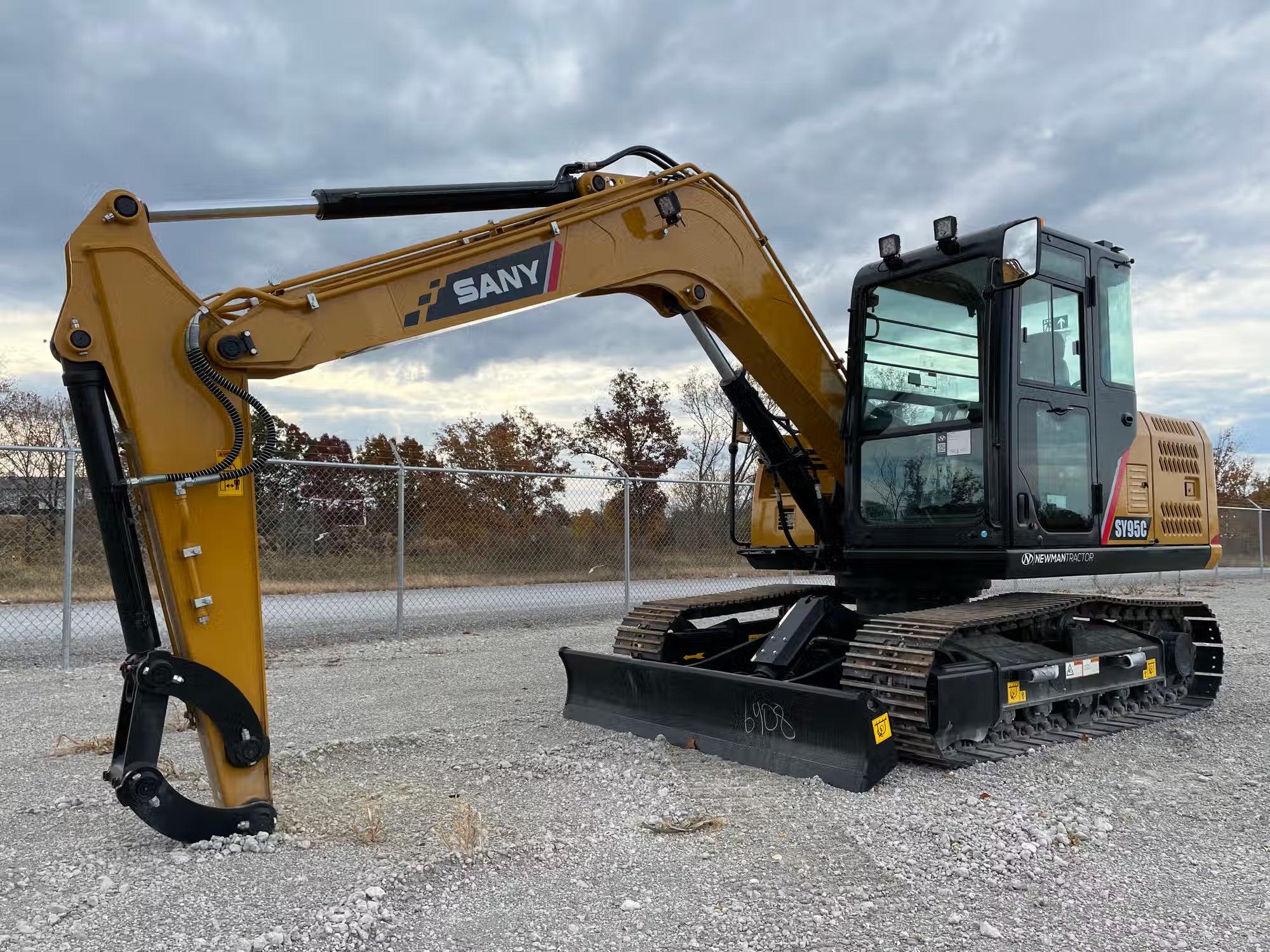 SANY SY95C Compact Excavator – Power, Efficiency & Versatility in One Machine