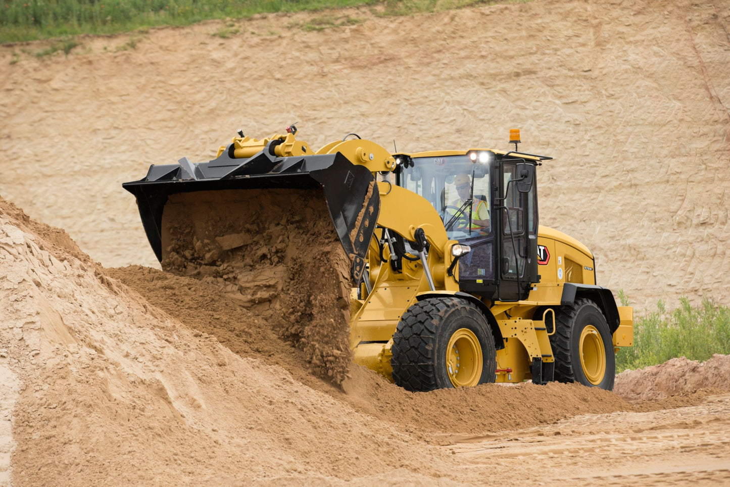 Cat 926M Small Wheel Loader – High-Performance Compact Loader with C7.1 Engine, Fuel Efficiency & Operator Comfort