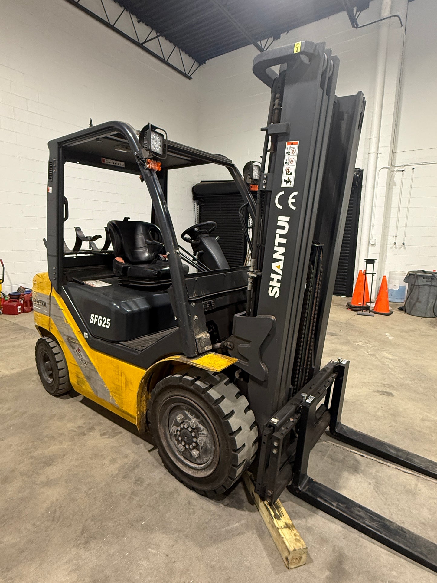 Used Shantui Propane Forklift (5,500 lb)
