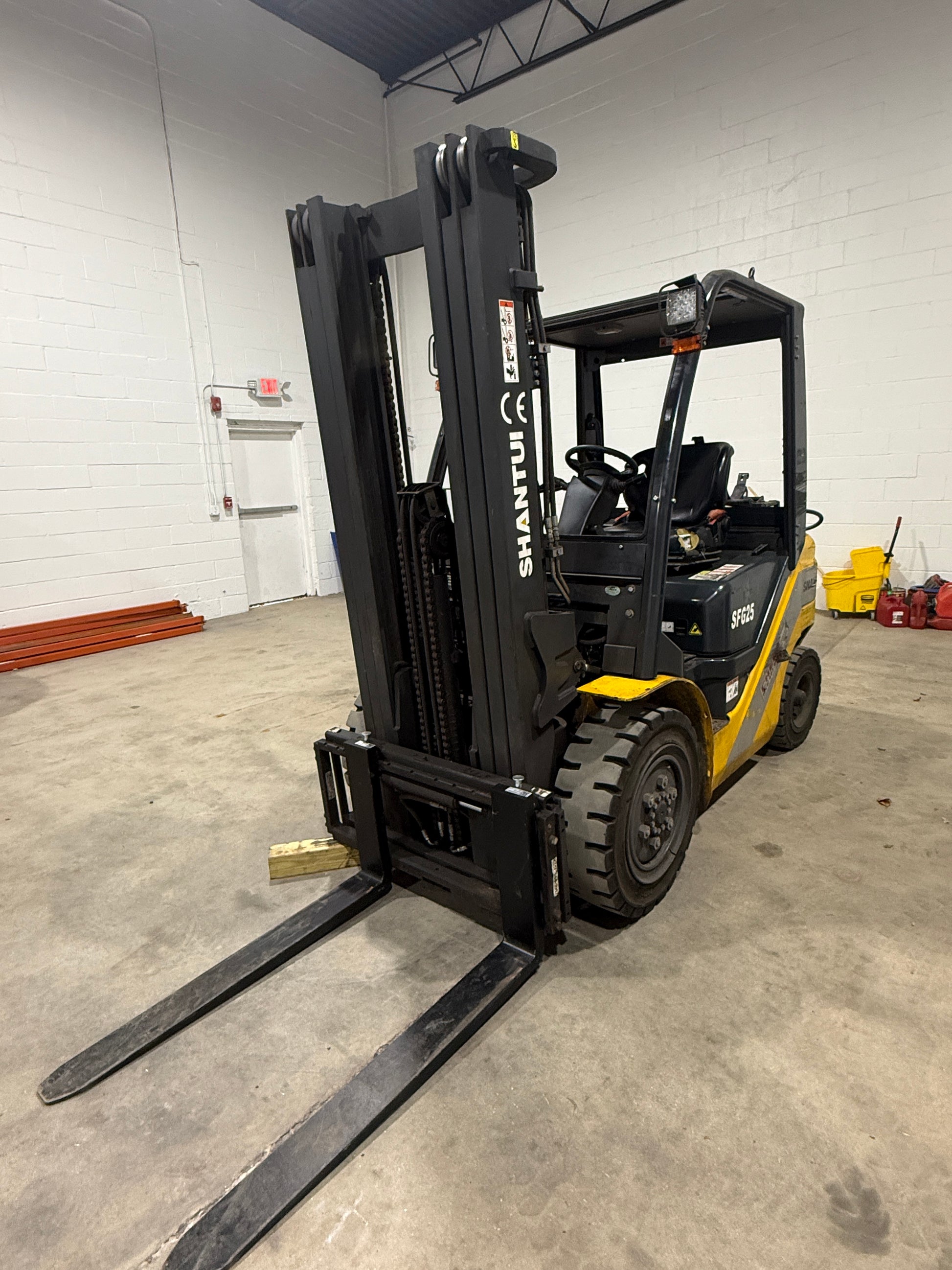 Used Shantui Propane Forklift (5,500 lb)