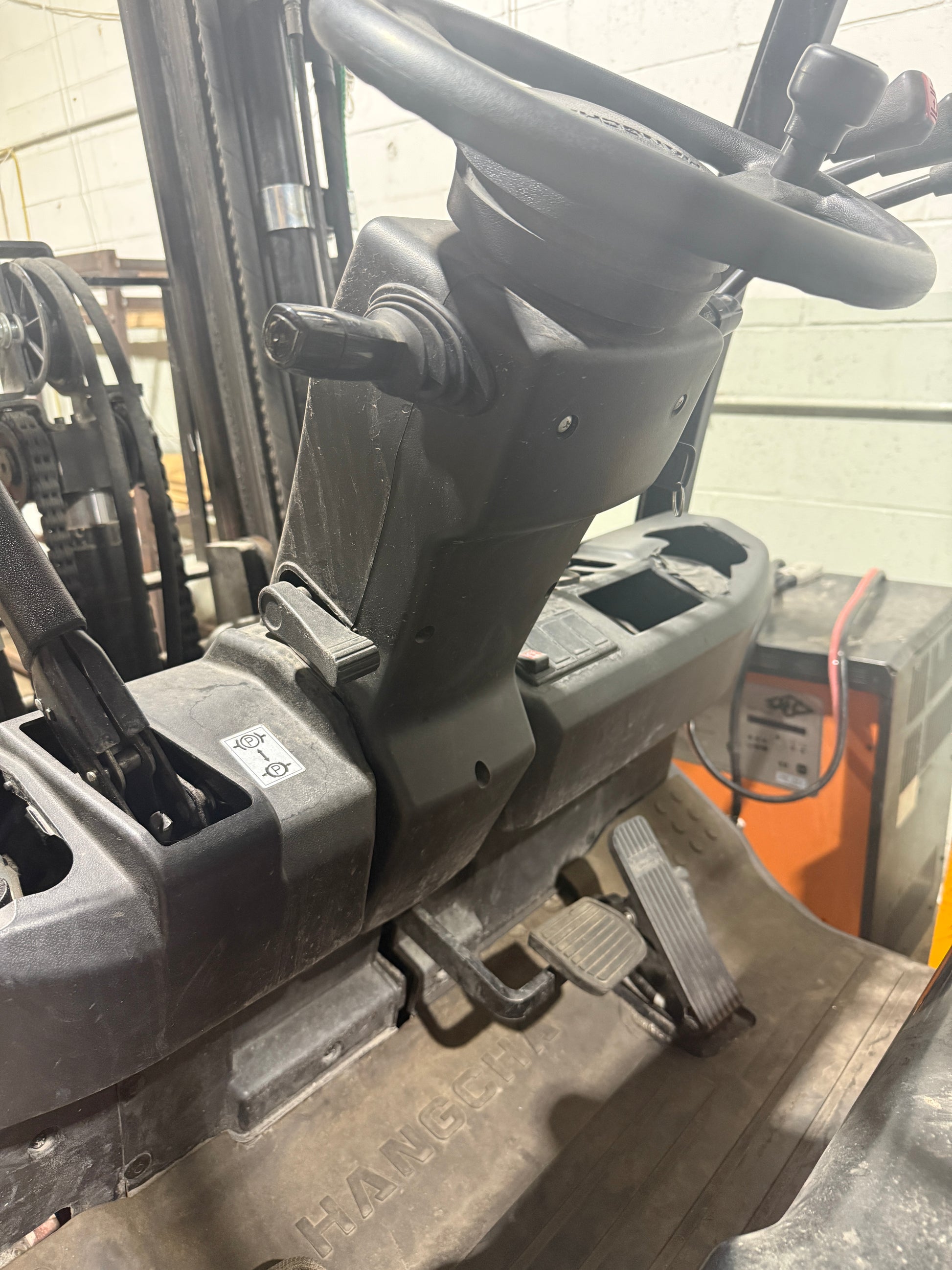 Used Hangcha Electric Forklift (5,000 lb)