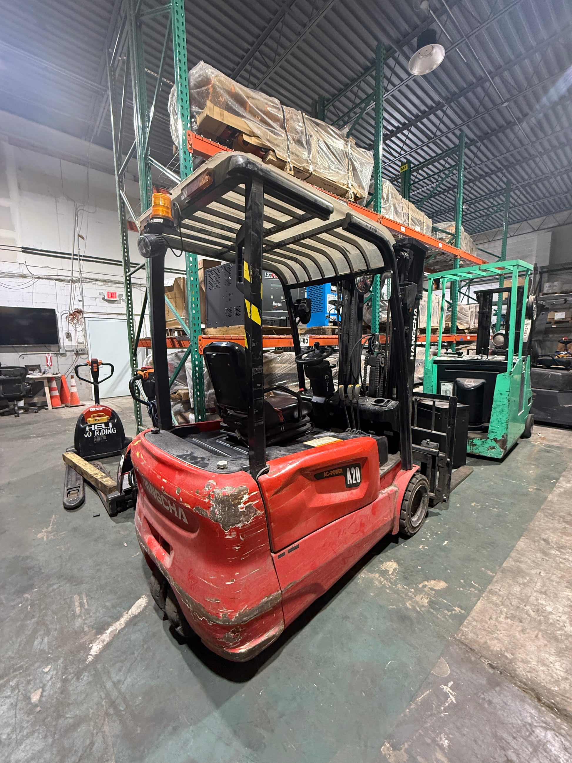 Used Hangcha 3-wheel Electric Forklift (4,000 lb)