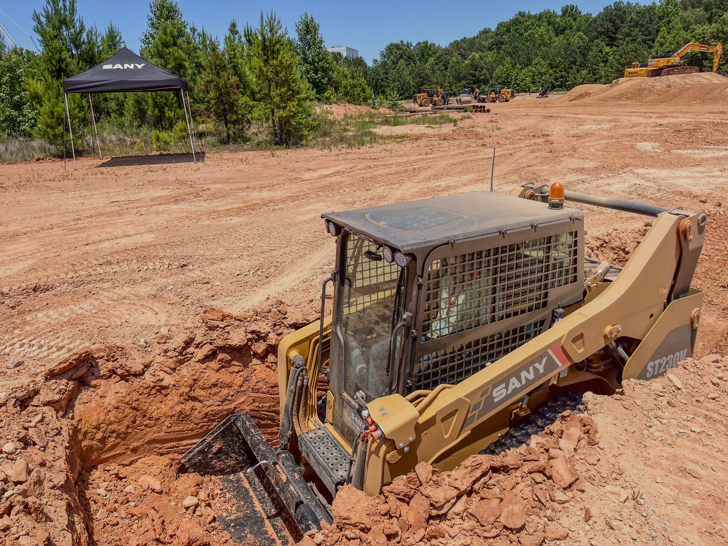 ST230V Compact Track Loader